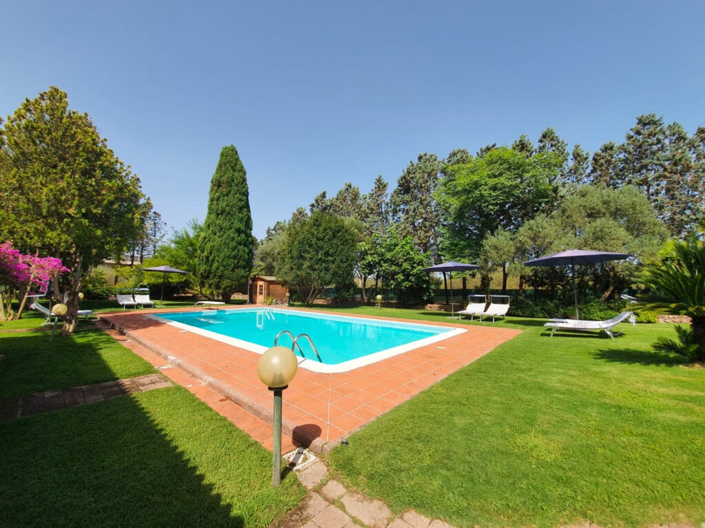 Domus 81 - luxury villa esterno con piscina
