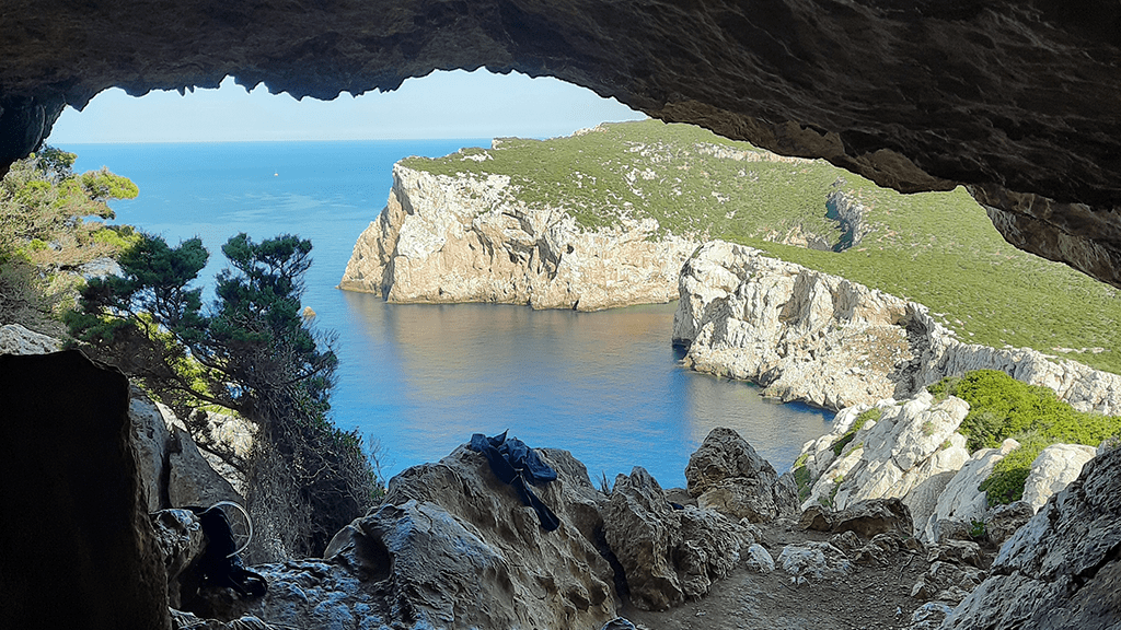 vista grotta vasi rotti