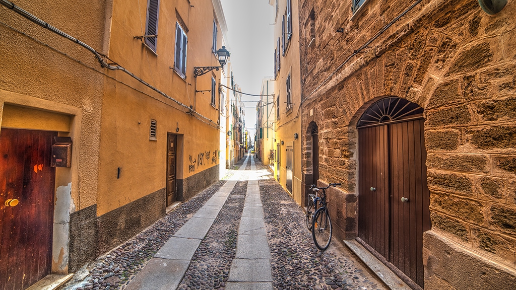 Visit historic center alghero