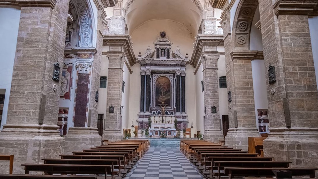 Interni della chiesa di San Michele ad Alghero